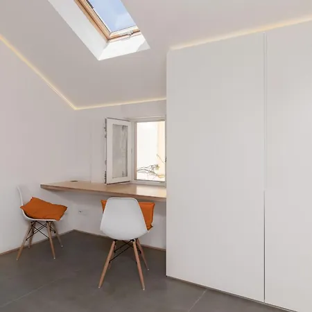Studentville Apartment